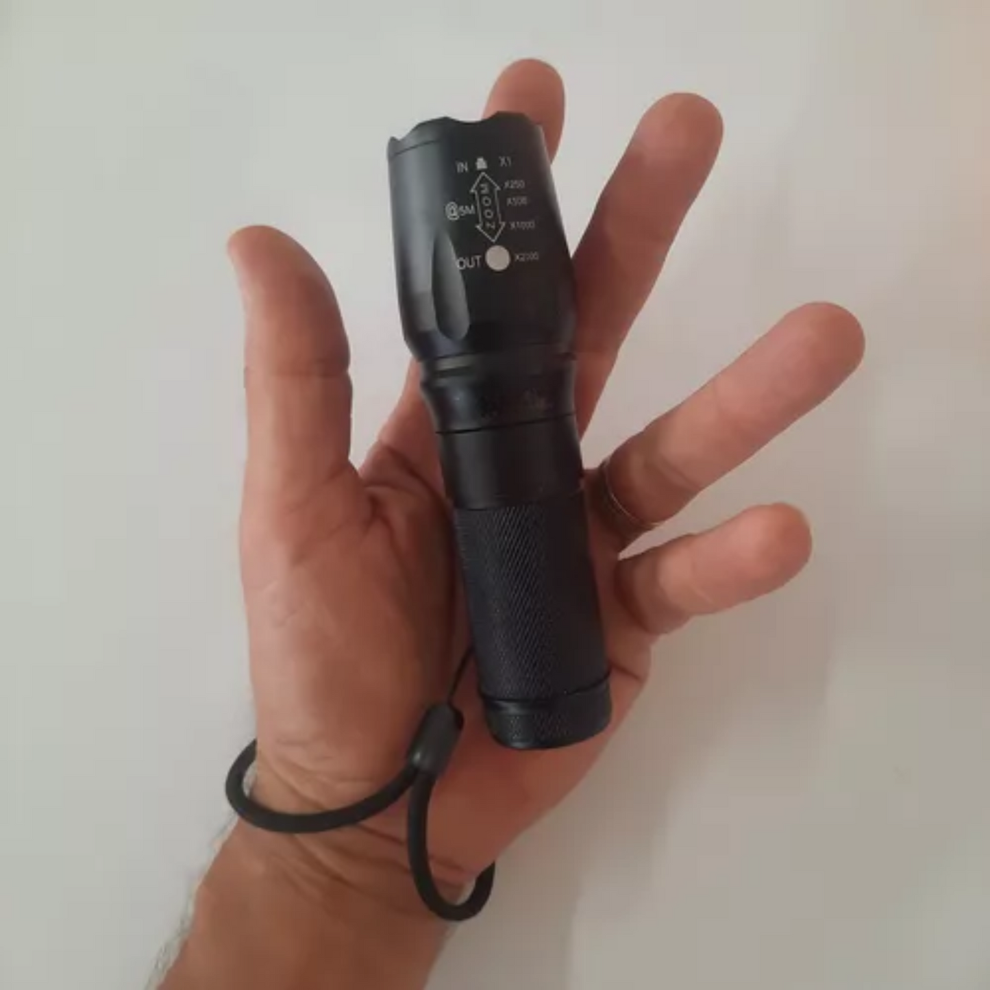 Lampara Tactica Recargable X900 Led T6 Zoom Focal Luz Blanca